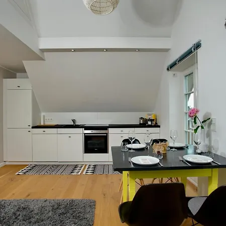 Yellow Upmarine Apartment *
