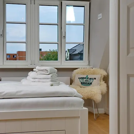 Daire Yellow Upmarine Westerland