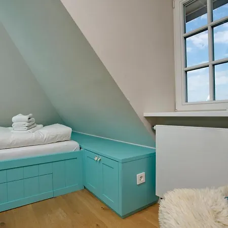 Apartment Yellow Upmarine *
