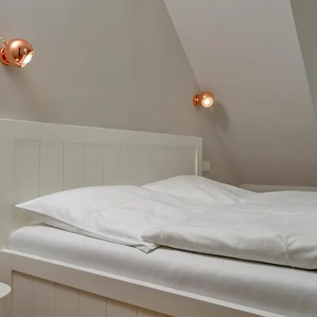 Daire Yellow Upmarine *